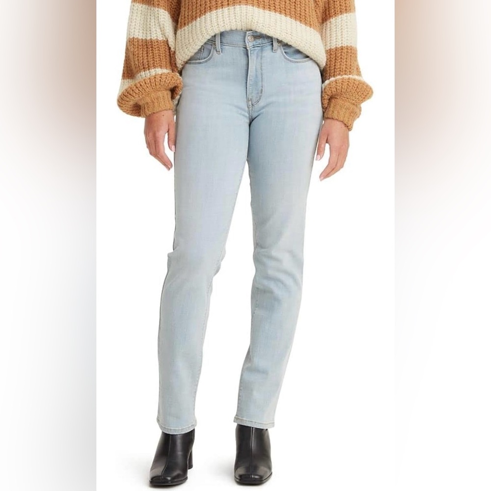 Levi’s Straight Women’s Jeans (27, Light Indigo)